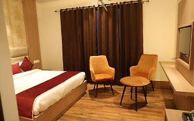 Hotel Crown Savoy, Near Railway Station & Guru Nanak Dev University